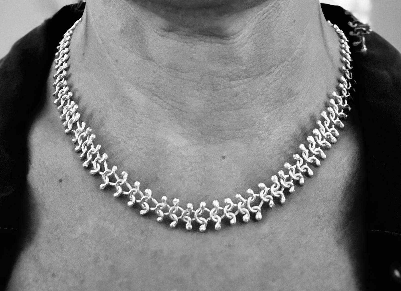 Lace neckless